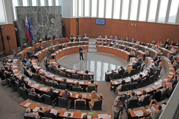 SDS parlament anketa opozicija