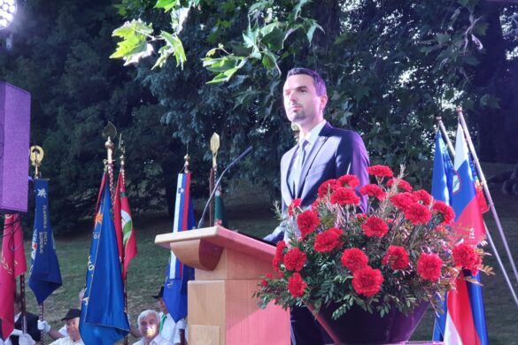 Minister za obrambo mag. Matej Tonin je bil danes slavnostni govornik tudi na prireditvi ob dvorcu Šenek v Polzeli | Avtor Miha Žižek, MORS