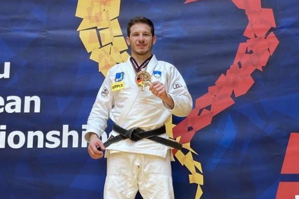 Na tekmovanju je sodeloval tudi Tim Toplak, ki je tekmoval v borbah v kategoriji do 69 kg. V prvem kolu je bil kot drugi nosilec prost, nato je premagal Zakharja Gurbunova iz Rusije, Jesperja Kilbaka iz Danske, Ivana Della Croceja iz Srbije in v finalu še "starega" rivala Dmitriya Besheneca iz Rusije.
