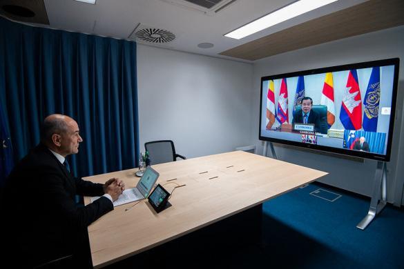 Predsednik vlade Janez Janša s predsednikom vlade Kambodže Hun Senom | Avtor KPV