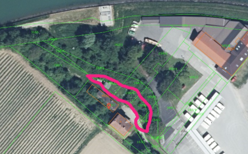 Župan Arsenovič parcele v lasti občine Maribor prodal kar samemu sebi